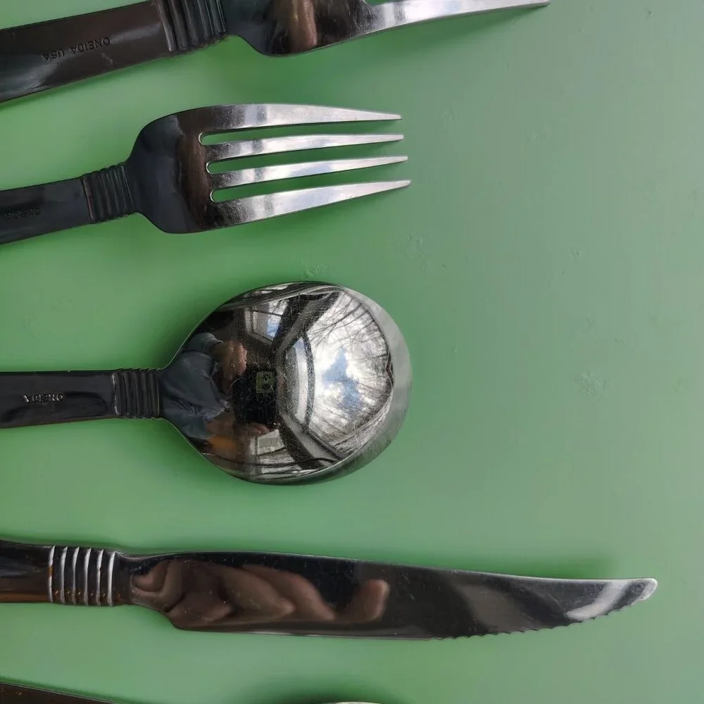 Oneida USA Raffia Stainless Steel Five Piece Silverware - Picture 3 of 9